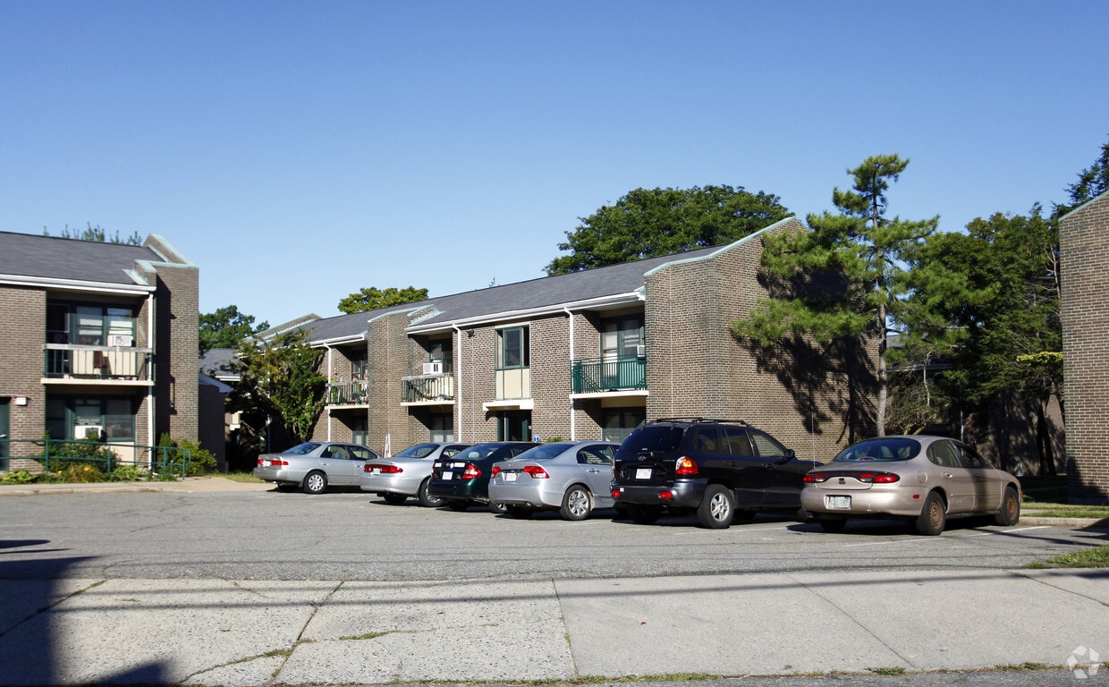 Primary Photo - 674-690 Watertown St