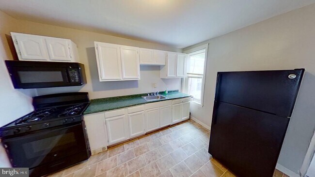 Building Photo - 740 N 37th St