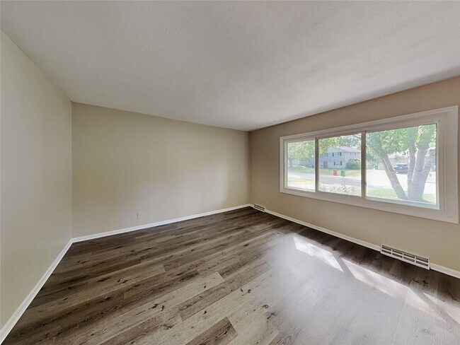 Building Photo - 9101 Kell Ave S