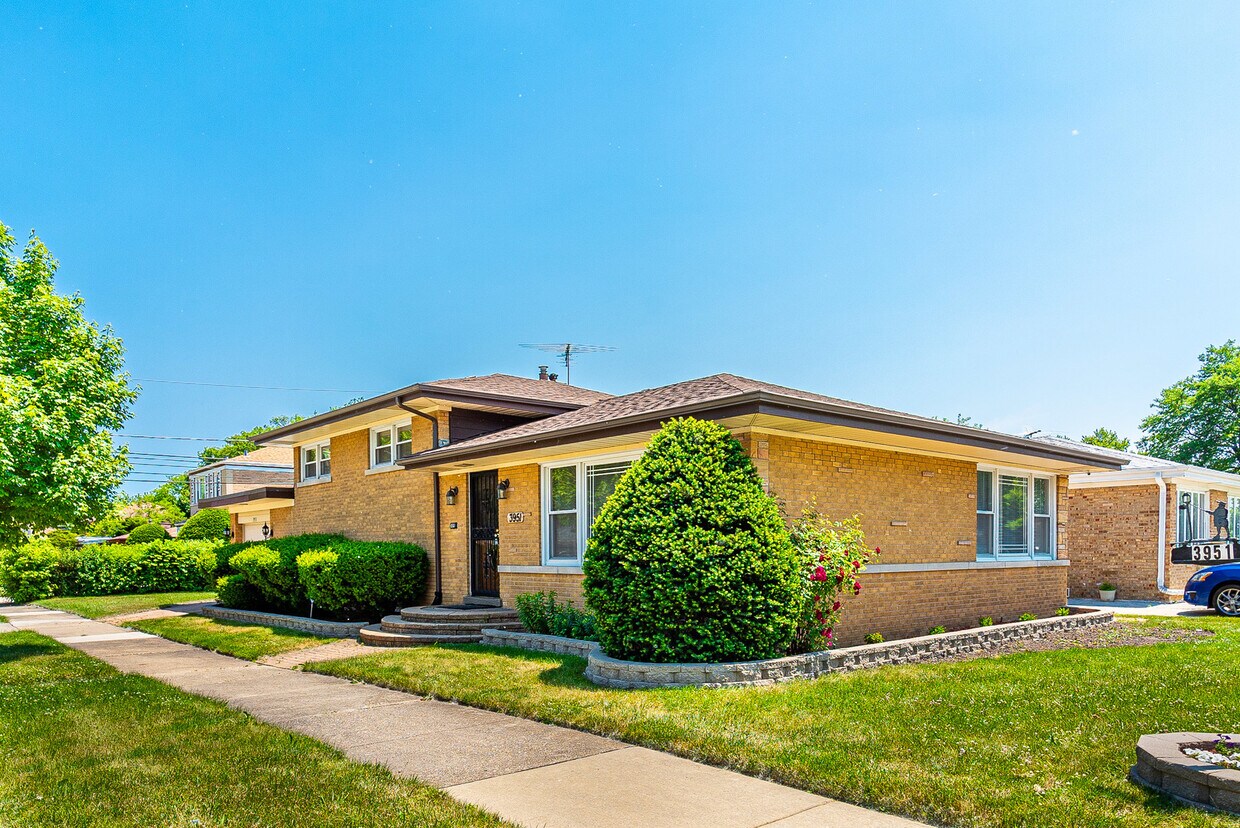 3951 Sherwin Ave, Lincolnwood, IL 60712 House Rental in Lincolnwood