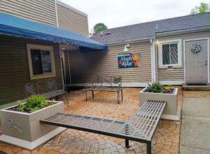 Building Photo - 600 Reusens Rd