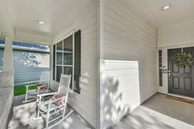 Building Photo - 15823 Stiller Park Dr