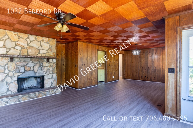 Building Photo - 1032 Bedford Dr