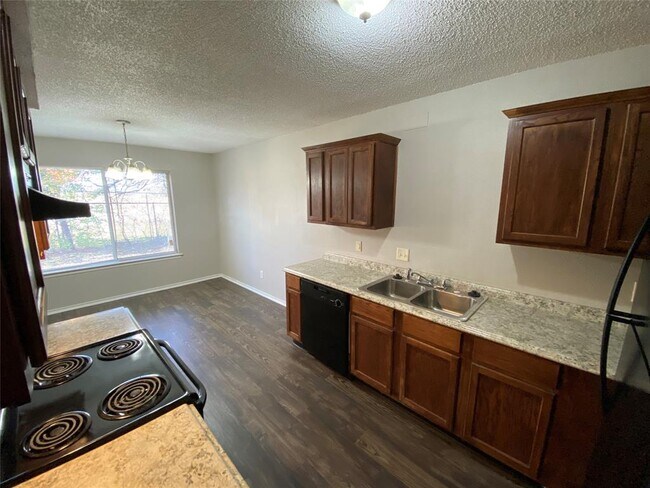 Building Photo - 6752 Trail Lake Dr