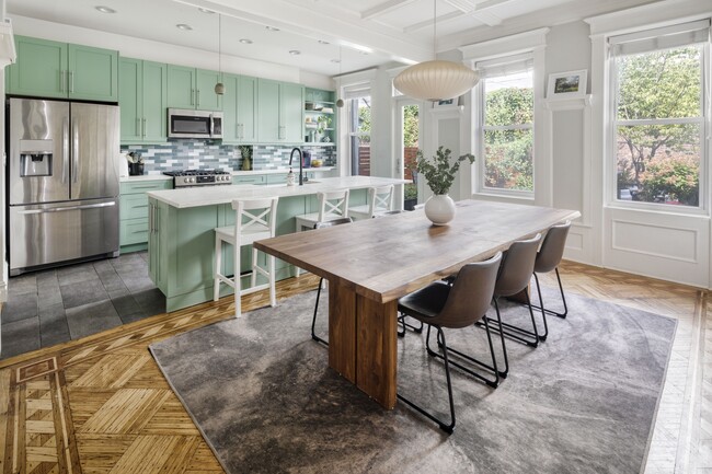 Building Photo - Restored Single Family Row House