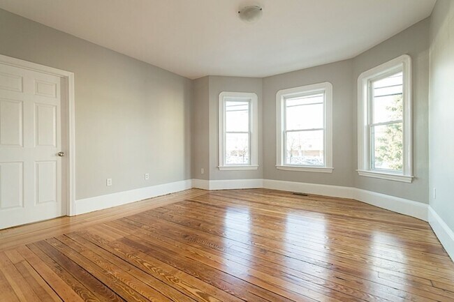 Foto del edificio - 9/1 Massive, renovated 7BR/2BA in Porter Sq!