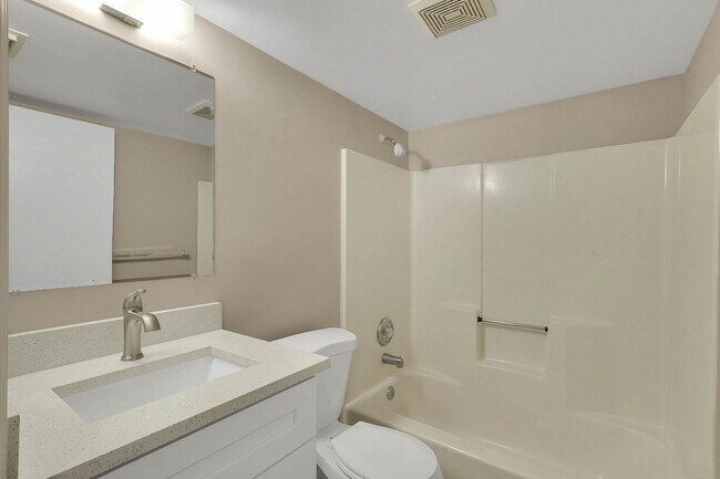 Foto del edificio - Parrott's Landing Apartments