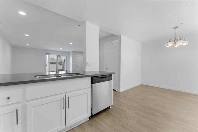 Foto del edificio - 14523 Freeman Ave