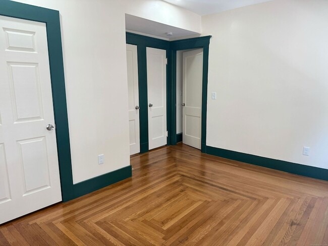 Foto del edificio - 130 Hubinger St
