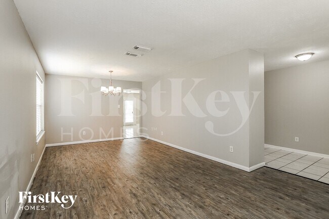 Building Photo - 518 Foxglove Dr