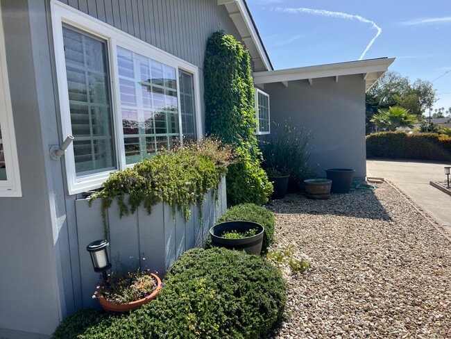 Building Photo - 7548 Newport Dr