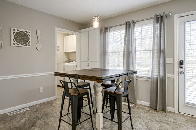 Building Photo - 23 Magnolia Ct