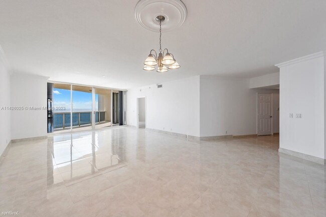 Building Photo - 2 br, 3 bath Condo - 3200 N Ocean Blvd Apt...