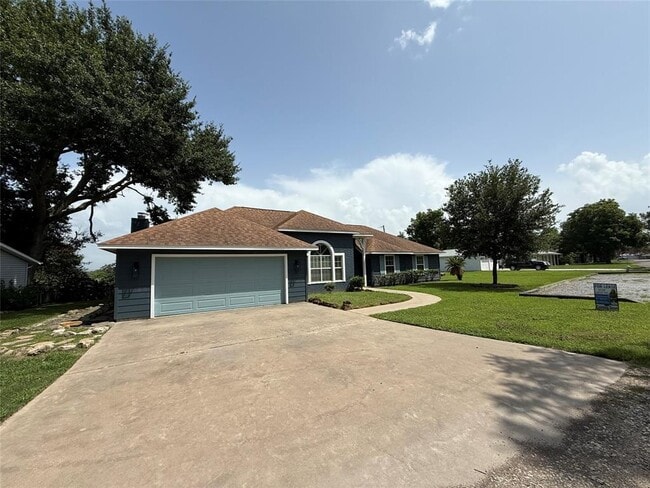 Building Photo - 210 Bluff Dr