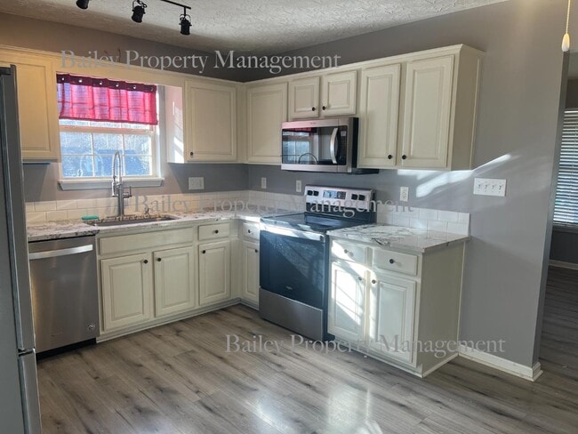 Photo - 319 Holly Marie Dr House