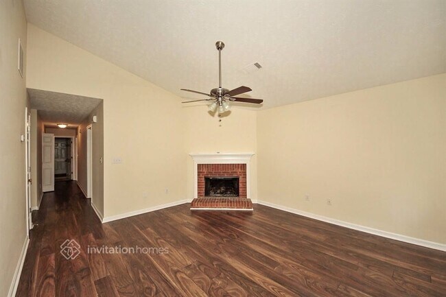 Building Photo - 6480 Drake Manor