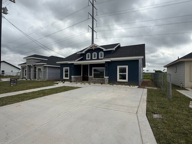 Building Photo - 2614 Dichoso Ave