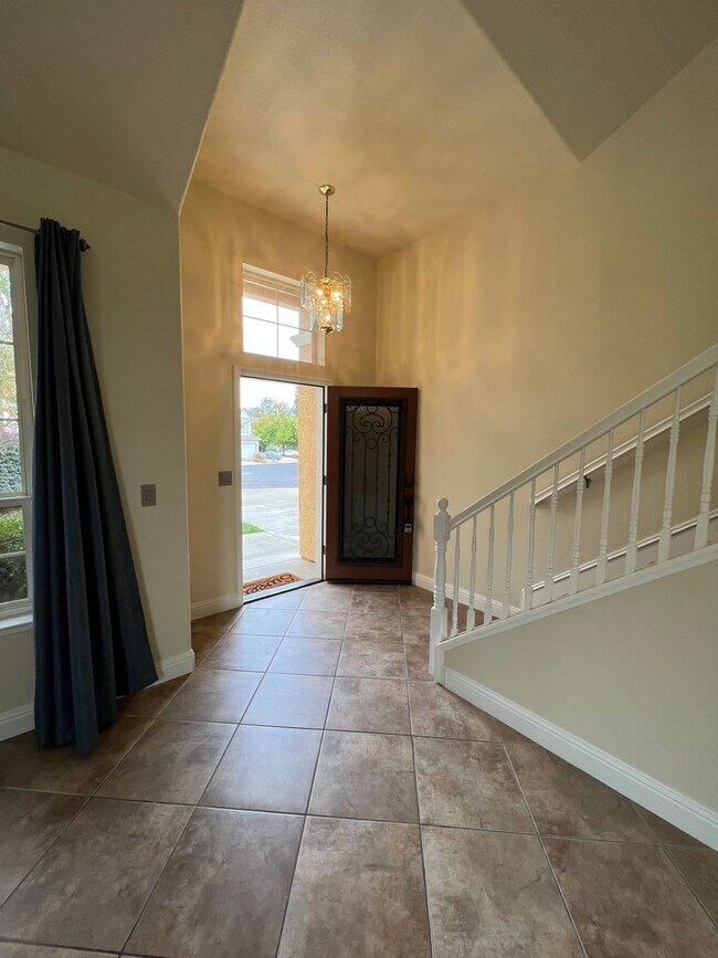 Foto del edificio - Gorgeous Private large lot in Rocklin!