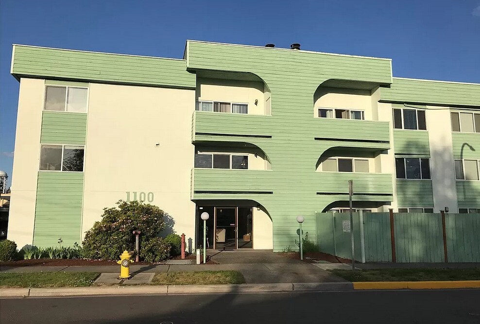 Foto principal - 1100 Harrington Ave NE