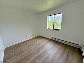 Building Photo - 207 Old Chimney Ridge Rd
