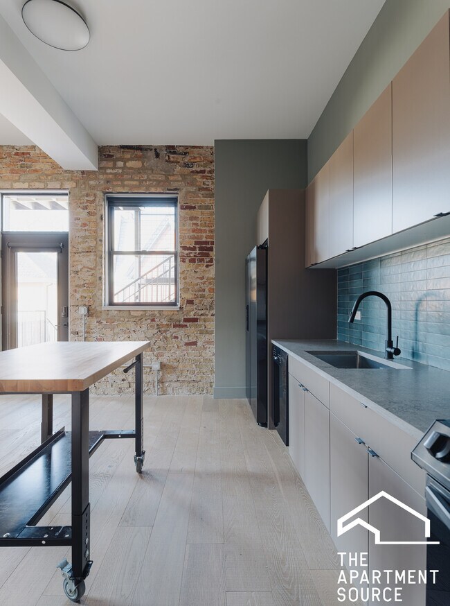 Foto del edificio - 2228 N Kedzie Blvd