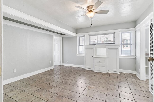 Building Photo - 736 Olive Ave