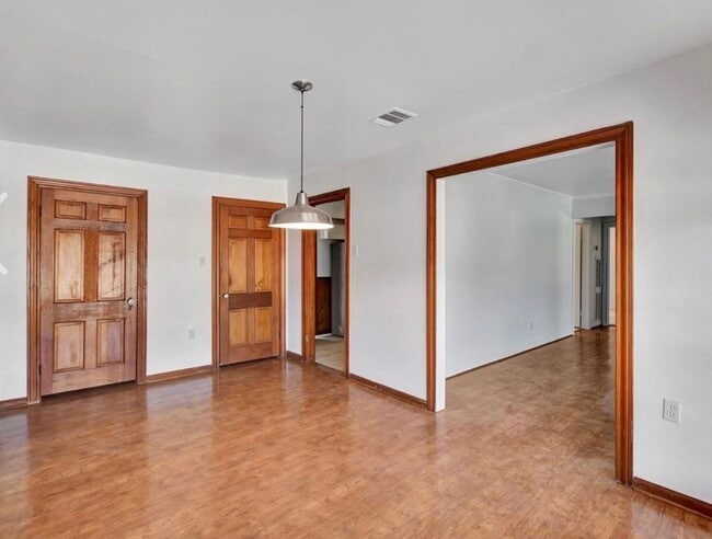 Foto del edificio - 2044 Thonig Rd