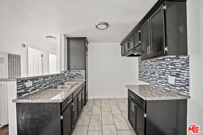Building Photo - 412 Coronado Terrace