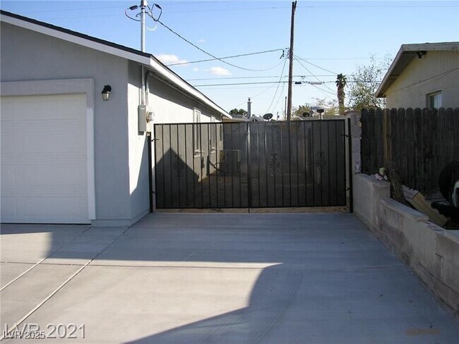 Foto del edificio - 4793 E Harmon Ave