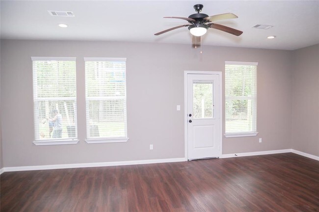 Building Photo - 114 Artesian Way