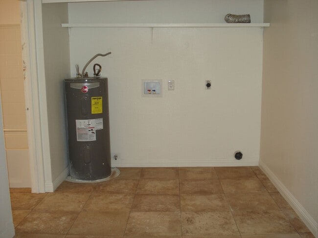 Building Photo - Mountain Vista St