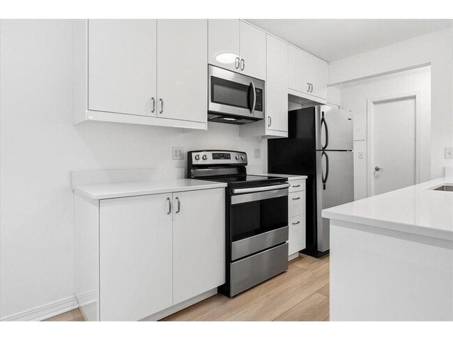 Building Photo - 821 Douglas Ave