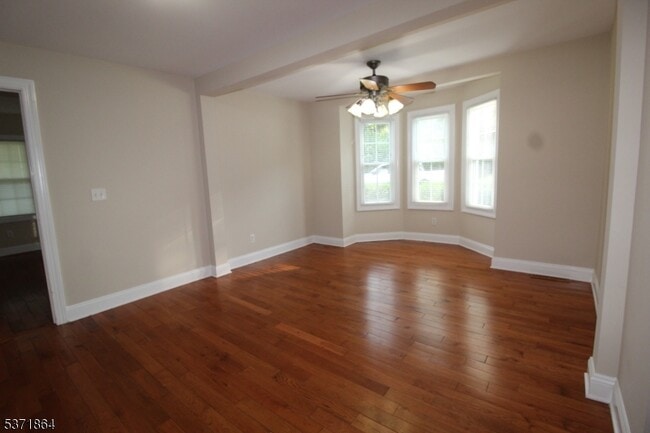 Foto del edificio - 30 White Meadow Ave