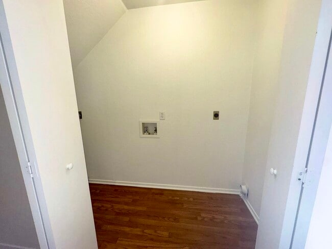 Building Photo - 1112 Leslie Cir