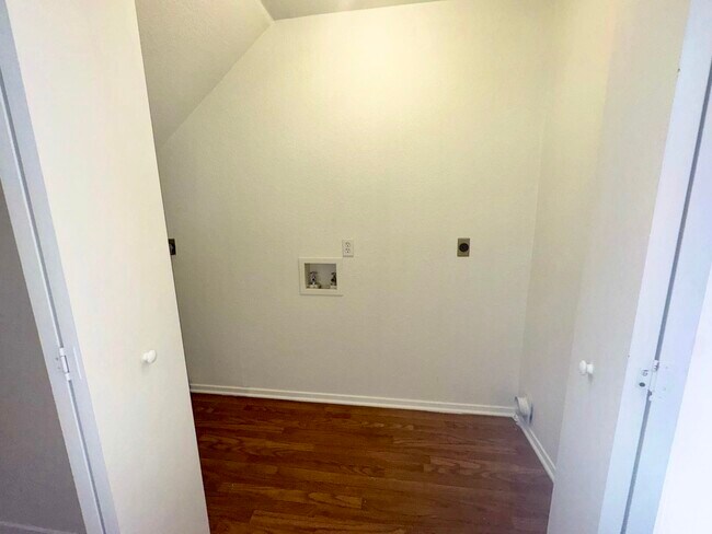 Foto del edificio - 1112 Leslie Cir