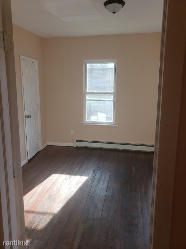 Building Photo - 3 br, 1 bath Apartment - 2 Colley St 2 Unit 2