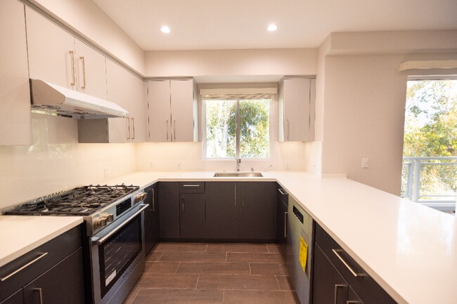 Foto del edificio - 10231 Woodbine St