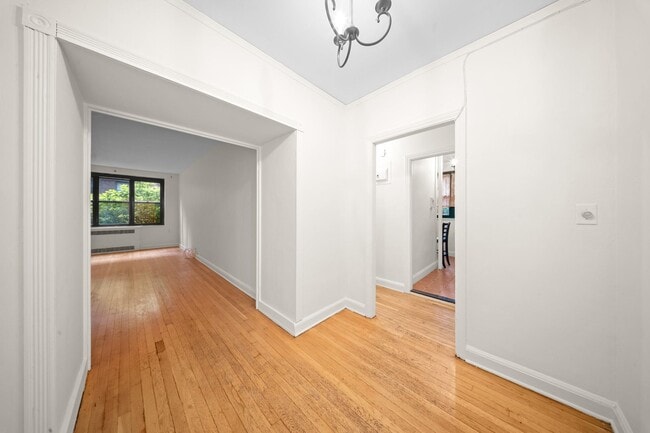 Building Photo - 78-10 34th Ave
