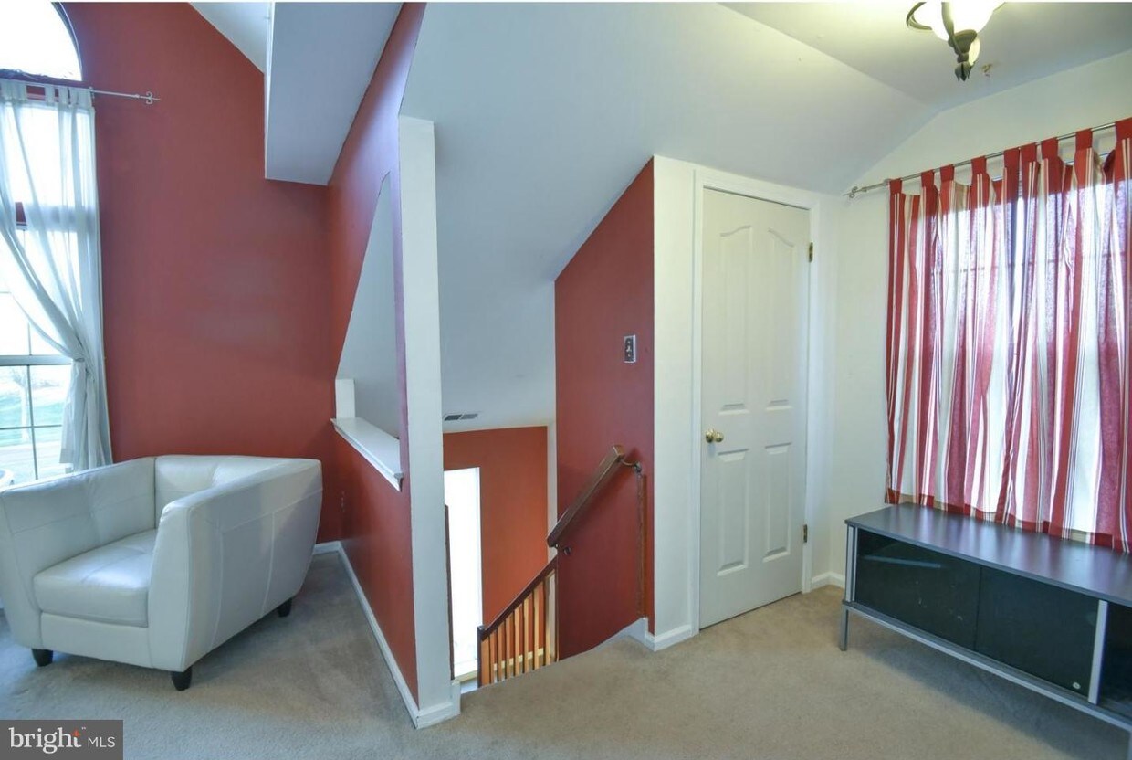 1208 Foxmeadow Dr, Royersford, PA 19468 Room for Rent in Royersford