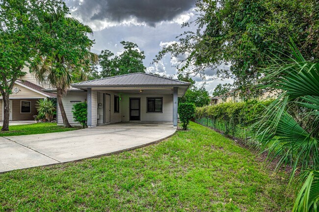 Building Photo - Central Lakeland Home