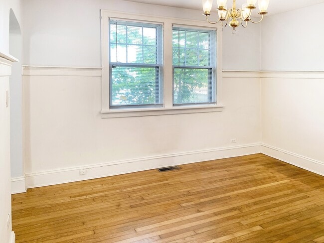 Foto del edificio - Charming 2 Bed/1 Bath Bungalow in Lakeside!