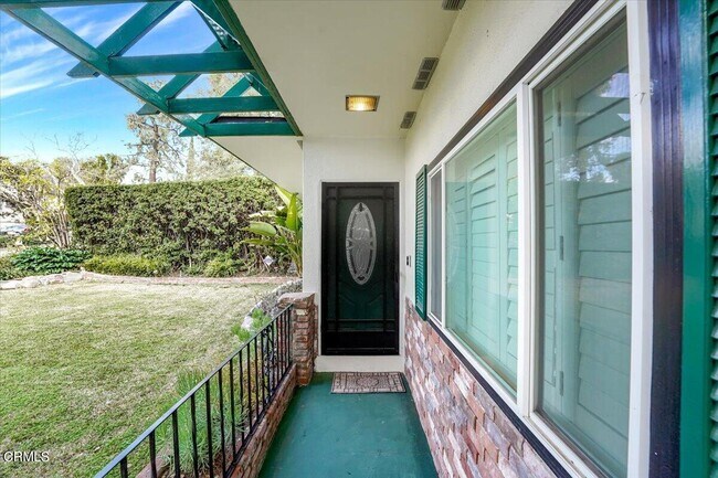Building Photo - 3246 Mount Curve Ave