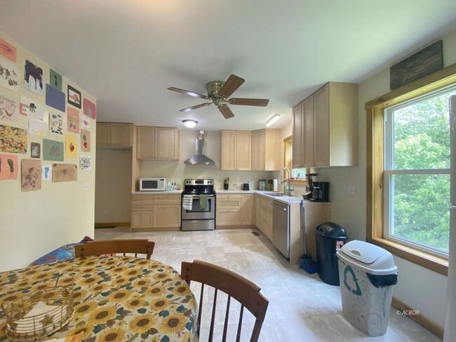 Foto del edificio - 6749 Kramer Ln