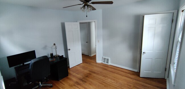 Foto del edificio - 1720 Evansdale Ave