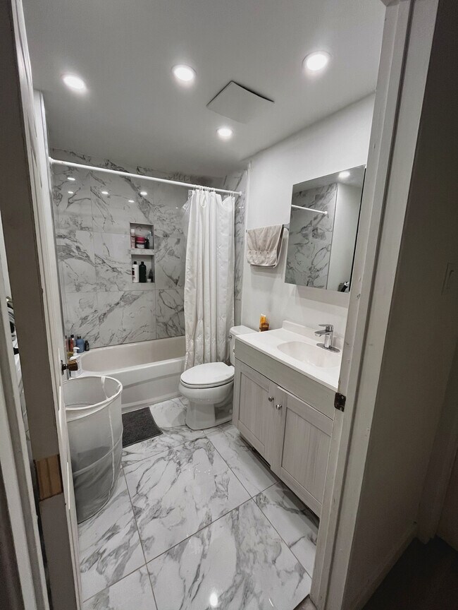 Building Photo - 2195 Wilson