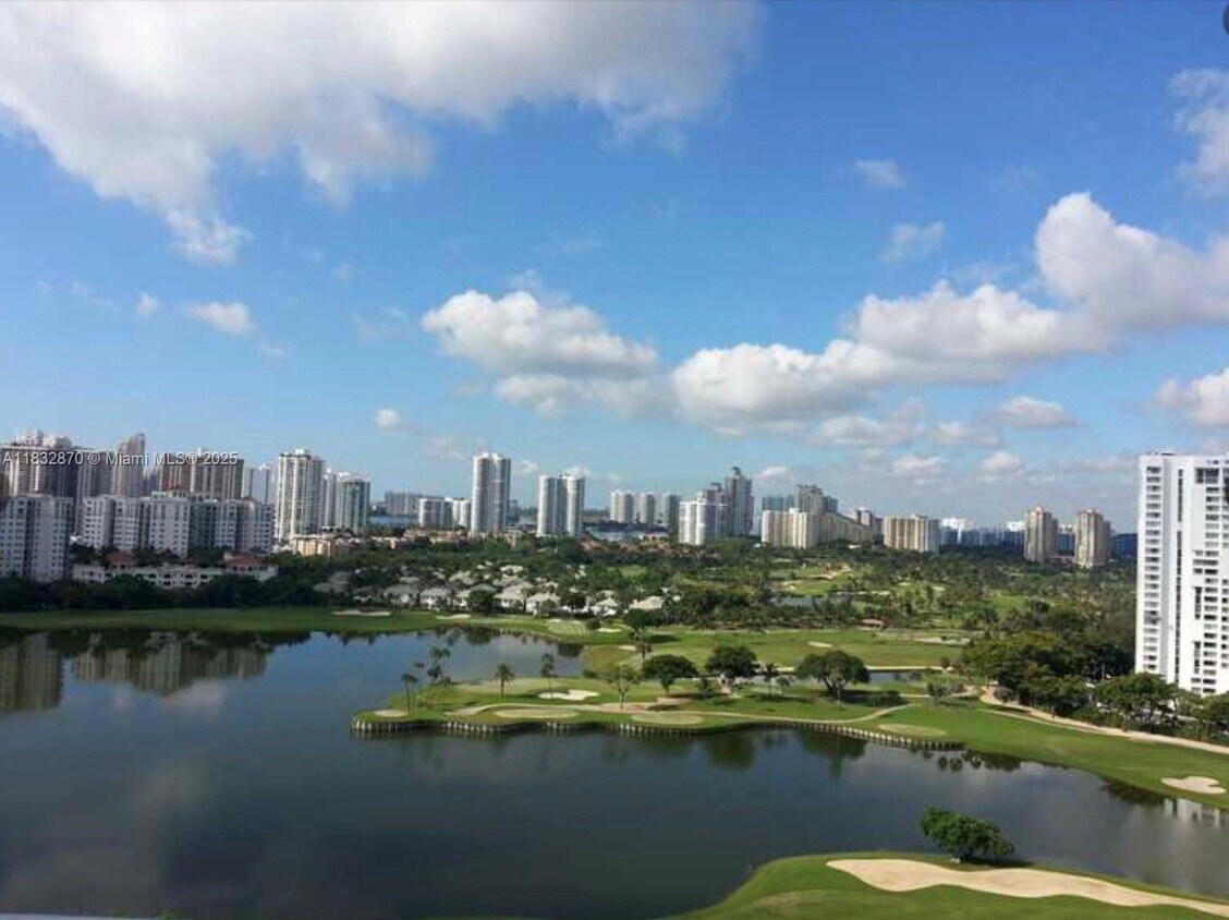 Foto principal - 3625 N Country Club Dr