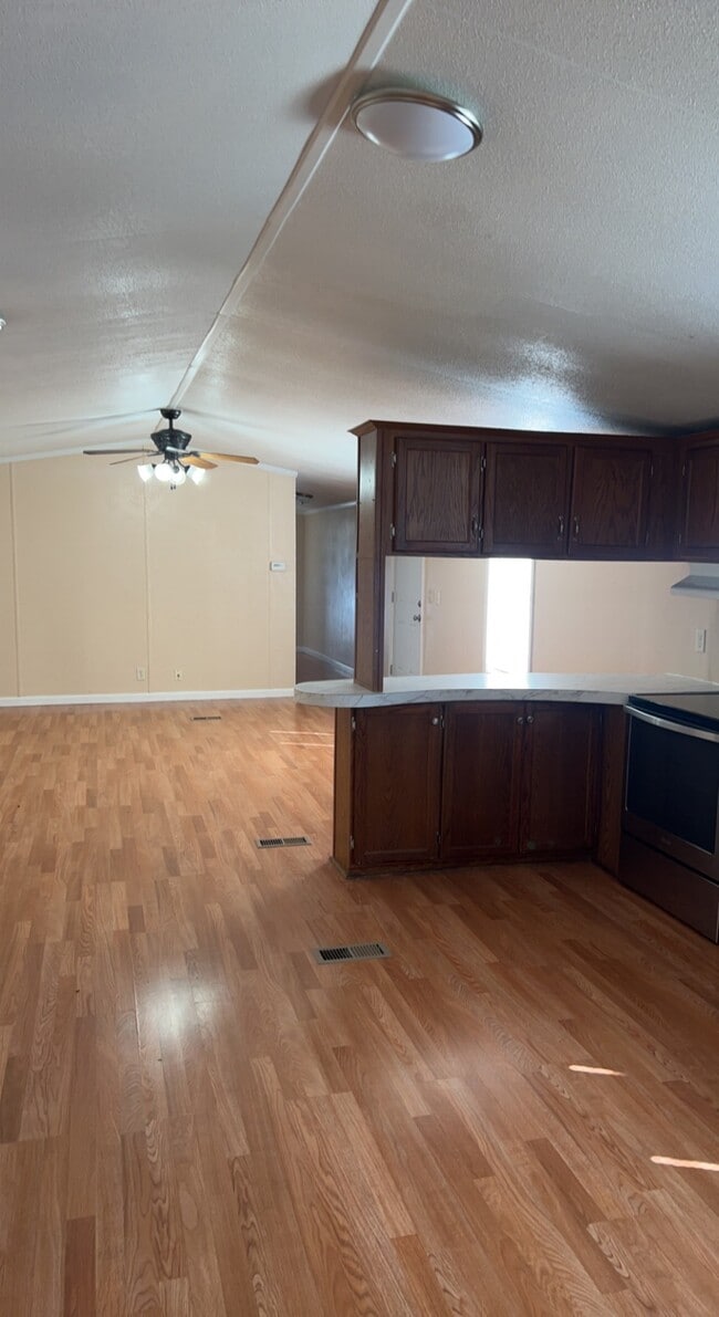 Building Photo - 134 Cleveland MHP