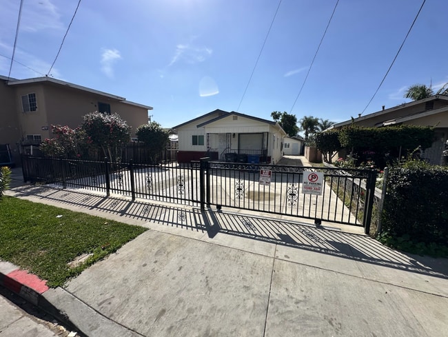 Building Photo - 4064 E 60th St