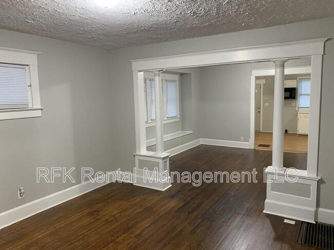 Building Photo - 802 N Gray St