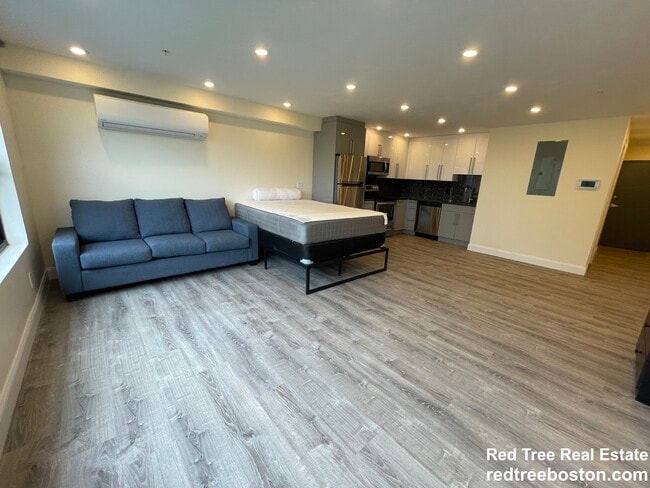 Building Photo - 1018 Commonwealth Ave